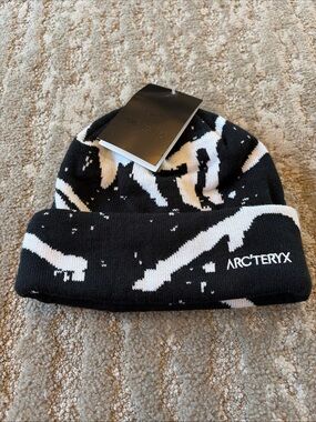 Arc'teryx Fernie Toque Beanie Black & White Winter Knit Hat Unisex NWT